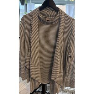 Women's Chico zenergy Striped Gray And White Tank With Sweater Size 12/14.